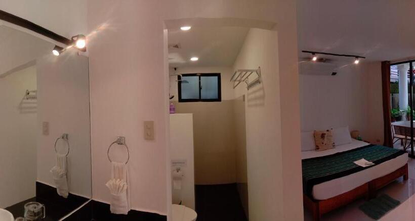Номер Deluxe с Балконом, Corong Beach Resort