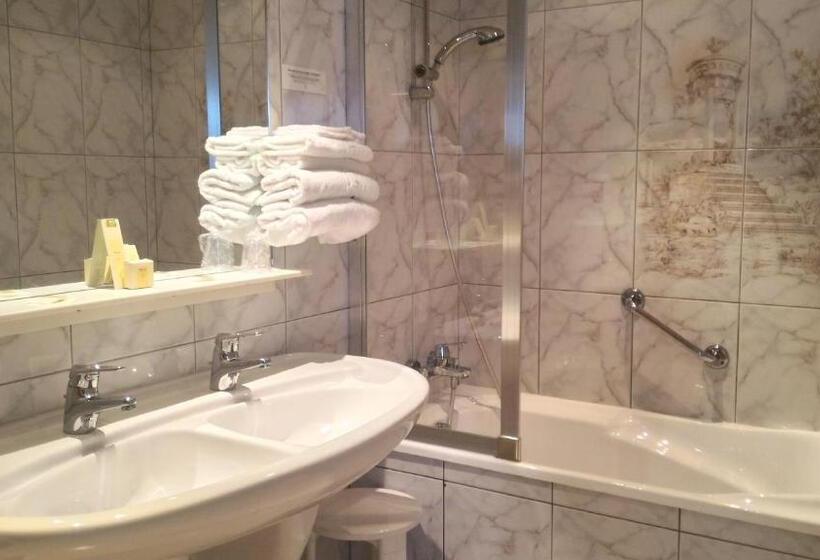 スタンダードルーム, Logis Hôtel & Restaurant Arcombelle