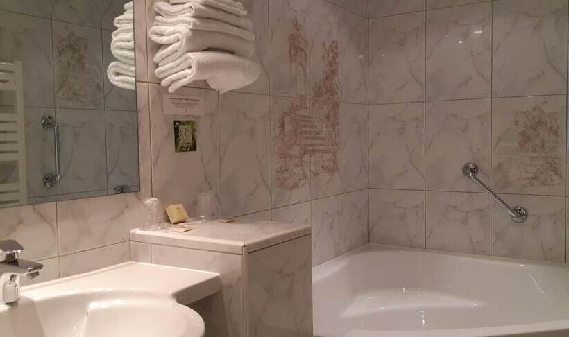 スタンダードルーム, Logis Hôtel & Restaurant Arcombelle