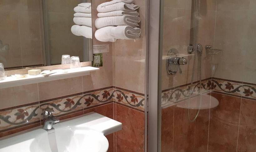 スタンダードルーム, Logis Hôtel & Restaurant Arcombelle