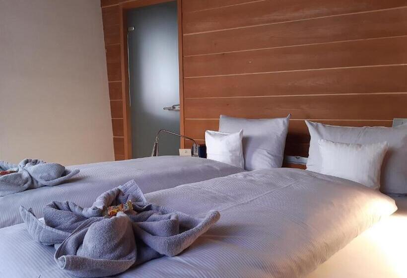 스탠다드 룸 킹사이즈 침대, Schiefes Haus