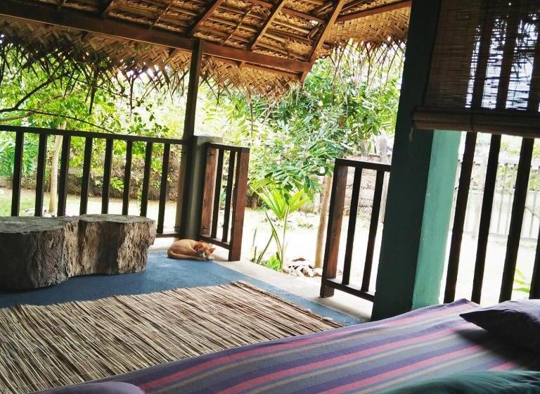 اتاق استاندارد با چشم‌انداز باغ, The Jungle House