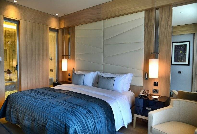 Номер Deluxe Вид на Город, Wyndham Grand Istanbul Levent Hotel & Conference Center