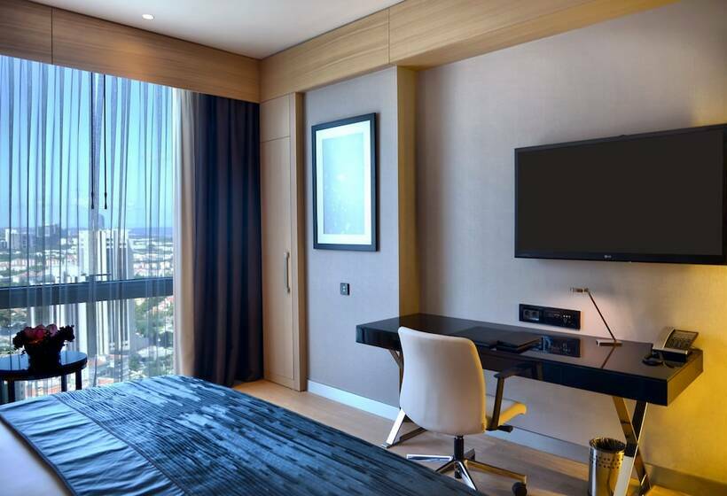 Номер Deluxe Вид на Море Боковой, Wyndham Grand Istanbul Levent Hotel & Conference Center