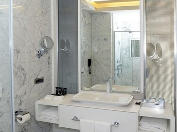 Номер Deluxe Вид на Море Боковой, Wyndham Grand Istanbul Levent Hotel & Conference Center