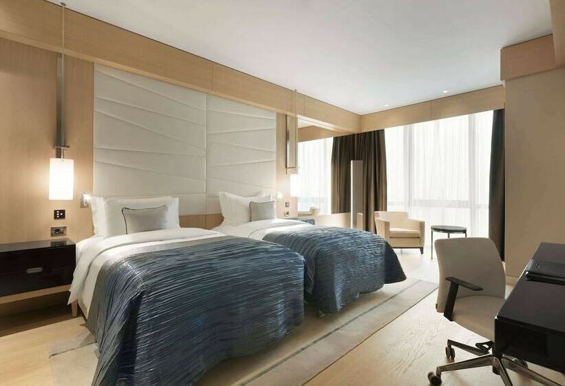 Номер Deluxe Вид на Море Боковой, Wyndham Grand Istanbul Levent Hotel & Conference Center