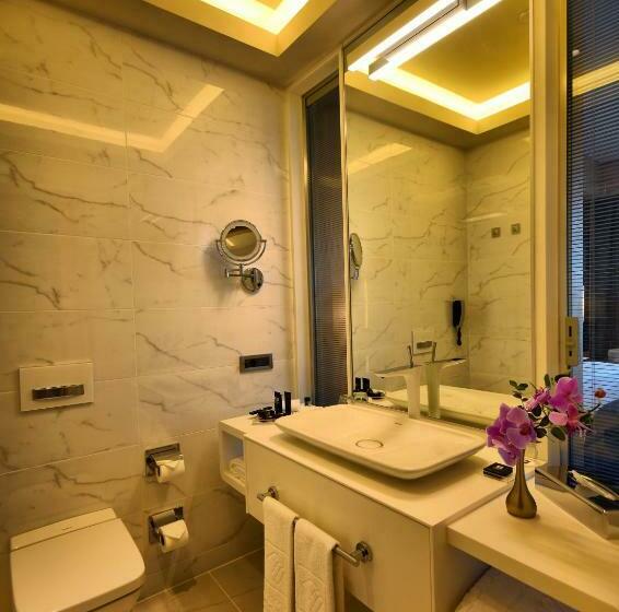 Номер Executive, Wyndham Grand Istanbul Levent Hotel & Conference Center