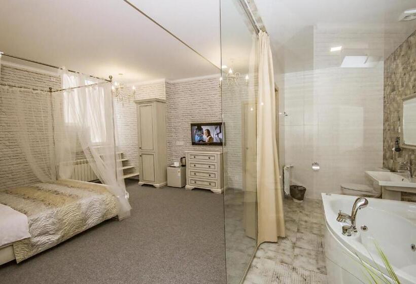 스탠다드 스튜디오, Mini Hotel Ryleev