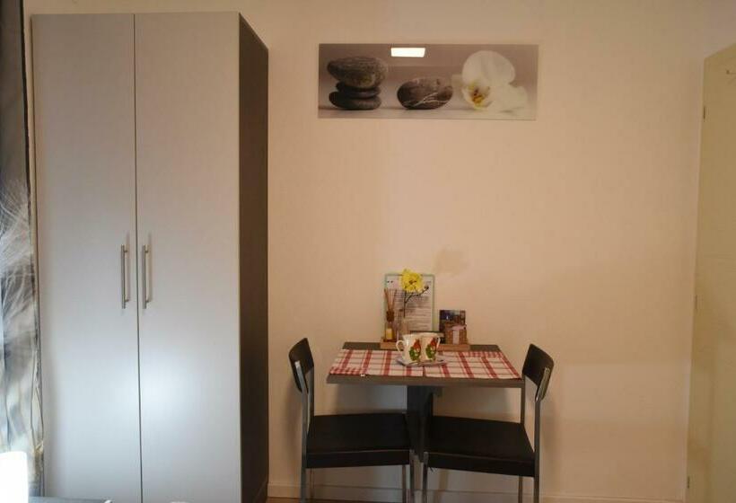 استودیوی استاندارد, Cirić Apartmani
