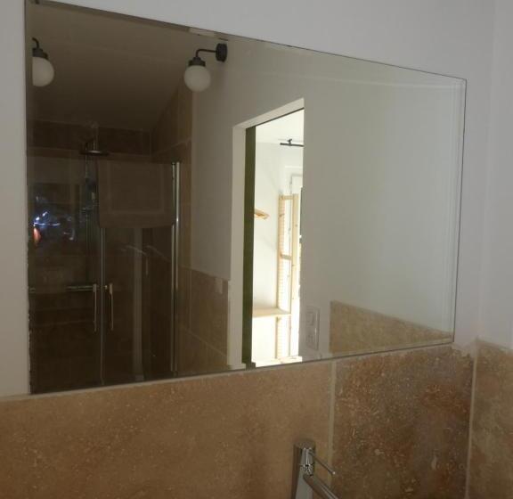 Дом 2 Спальни, L Auguste Maison D Hôtes