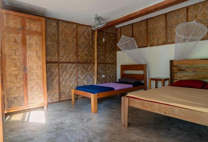 اتاق استاندارد سه تخته با بالکن, Soffta Surf Ranch