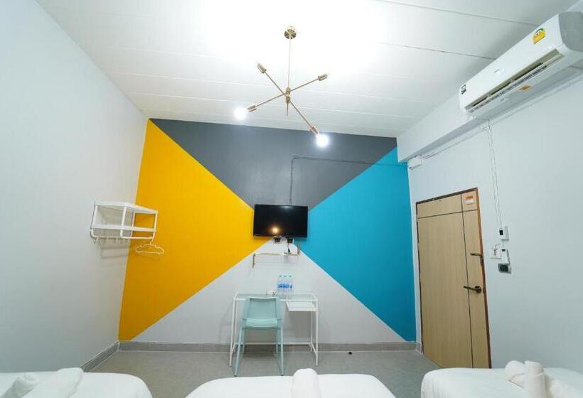 Трехместный Номер Стандарт Совместная Ванная, Chillax Khaosok Hostel   Sha Certified