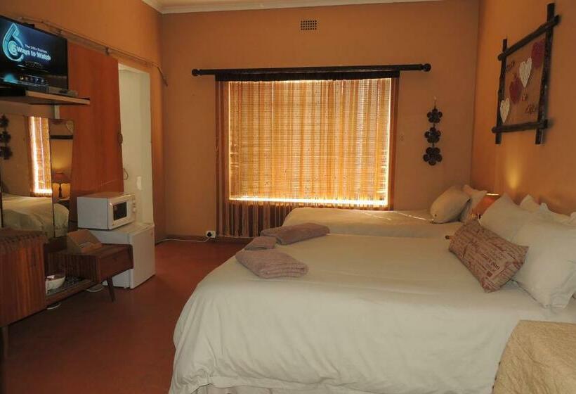 Семейный Номер, The Big Tree Guest House