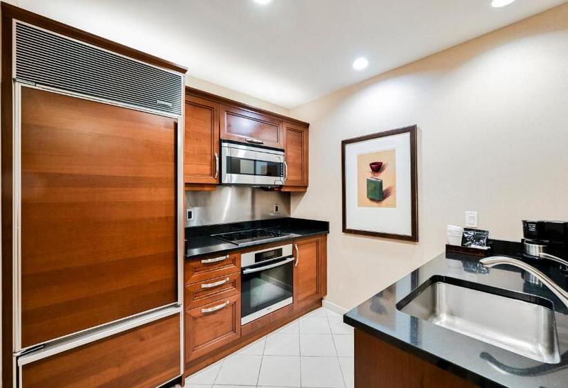 سوئیت 2 خوابه, Stripviewsuites At Signature