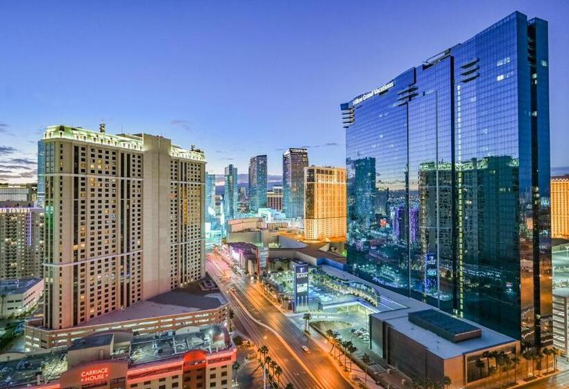 استودیو استاندارد با بالکن, Stripviewsuites At Signature