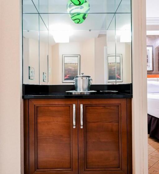 آپارتمان 2 خوابه, Stripviewsuites At Signature