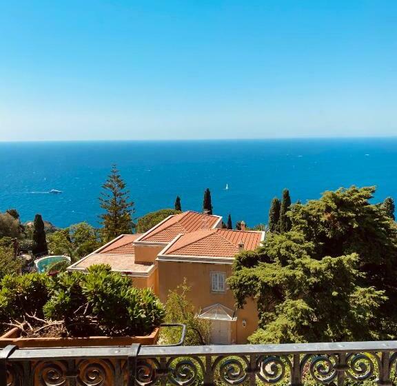 اتاق لوکس با بالکن و چشمانداز دریا, Chiaro Di Luna