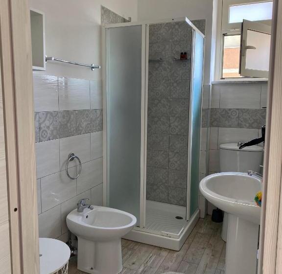 اتاق لوکس با بالکن و چشمانداز دریا, Chiaro Di Luna