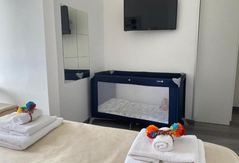 اتاق لوکس با بالکن و چشمانداز دریا, Chiaro Di Luna