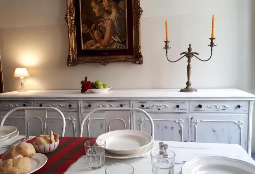 Полулюкс с Балконом, Sofia Family Suites