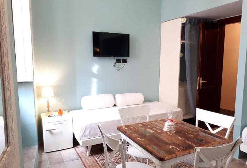 Полулюкс с Балконом, Sofia Family Suites