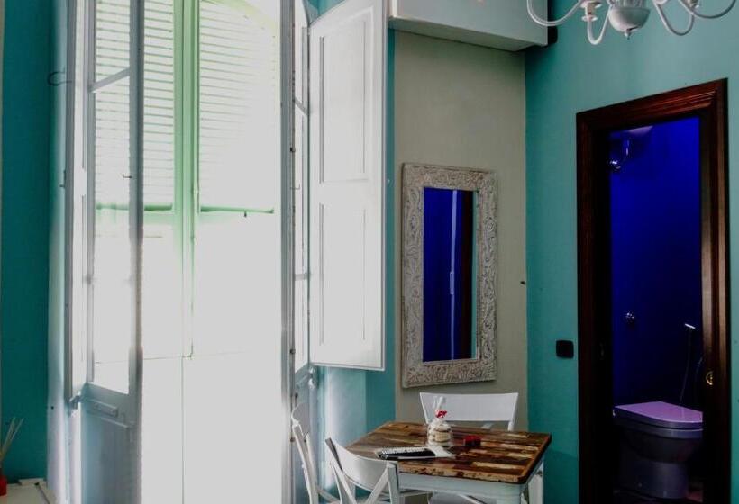 Номер Стандарт с Балконом, Sofia Family Suites