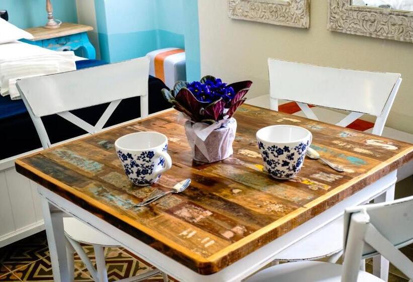 Полулюкс с Балконом, Sofia Family Suites