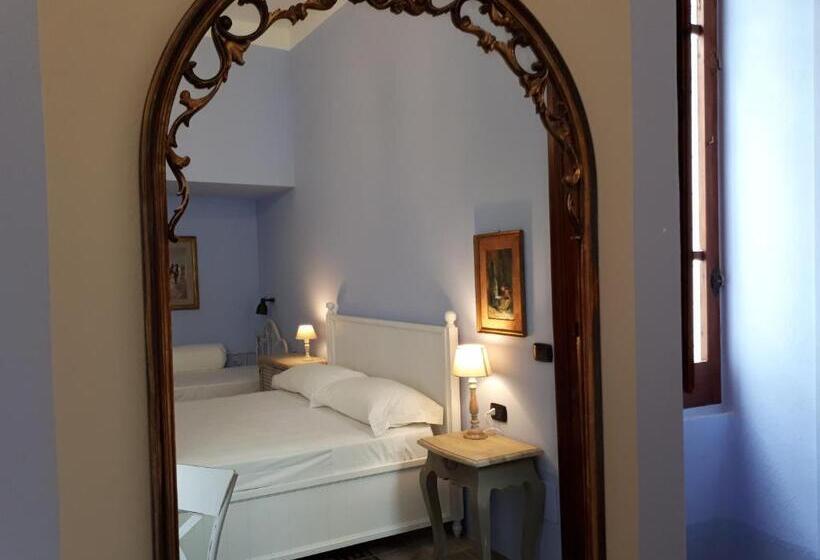Полулюкс с Балконом, Sofia Family Suites