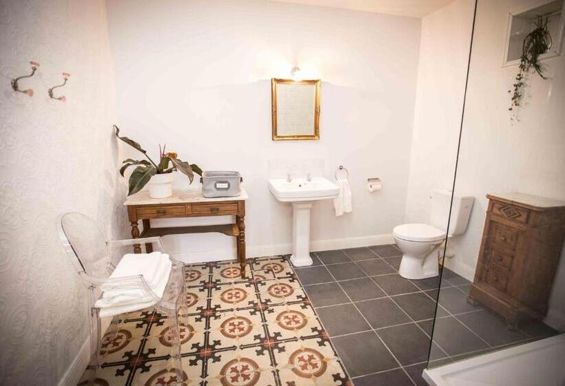 سوئیت با تخت بزرگ, Carcassonne Townhouse