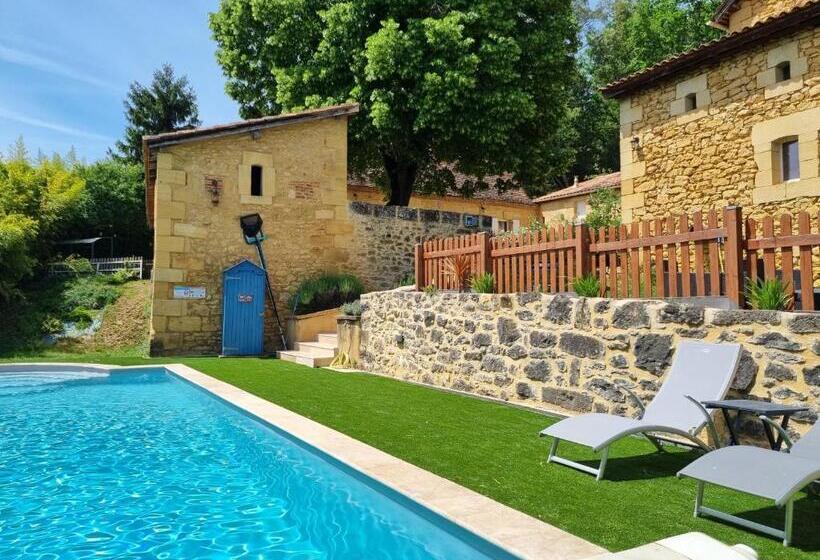 اتاق سوپریور, Le Clos De La Canéda