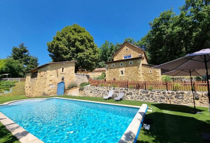 اتاق خانوادگی, Le Clos De La Canéda