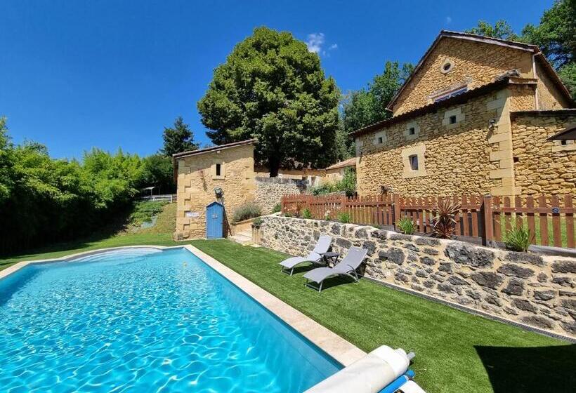 سوییت خانوادگی, Le Clos De La Canéda