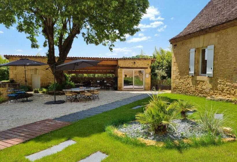 اتاق خانوادگی, Le Clos De La Canéda