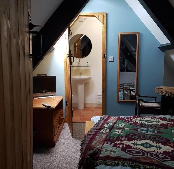 침실 4개 주택, James John Hamilton House And Backpacker Hostel