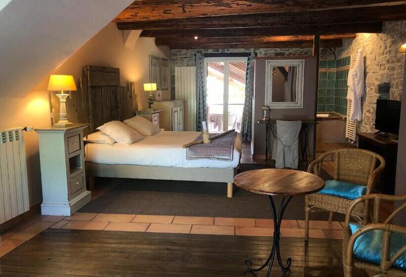 Люкс с Террасой, Restaurant Et Chambres D Hôtes La Ferme De Cornadel