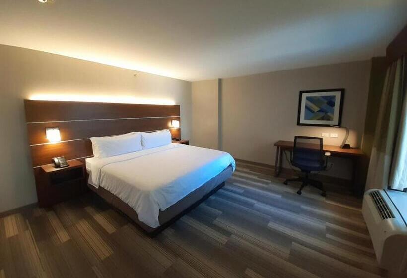 سوئیت برای معلولان, Holiday Inn Express Trincity, An Ihg