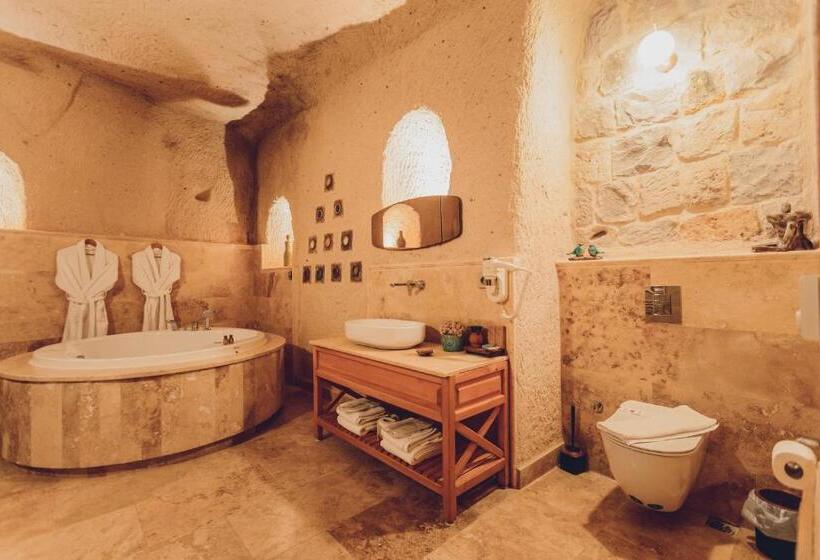 سوئیت با وان آب گرم, Peristyle Cave Cappadocia  Special Class