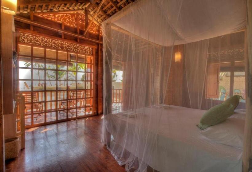 Номер Стандарт с Балконом, The Green Rooms Surf & Yoga Camp   On The Beach   Prime Location Renovated 2024