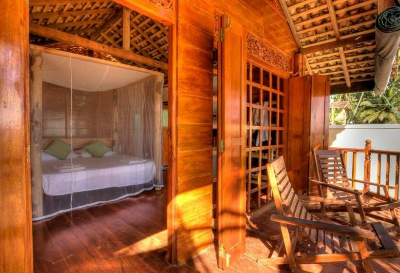 Номер Стандарт с Балконом, The Green Rooms Surf & Yoga Camp   On The Beach   Prime Location Renovated 2024
