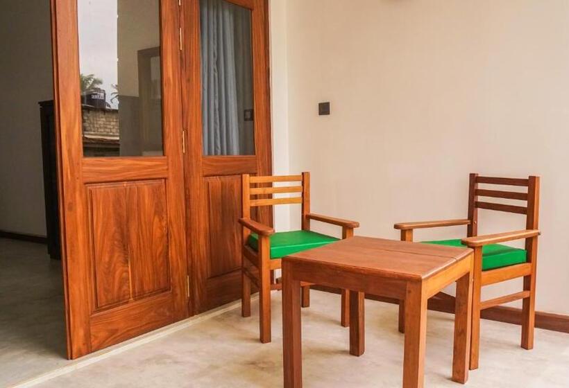Номер Deluxe Вид на Море, The Green Rooms Surf & Yoga Camp   On The Beach   Prime Location Renovated 2024