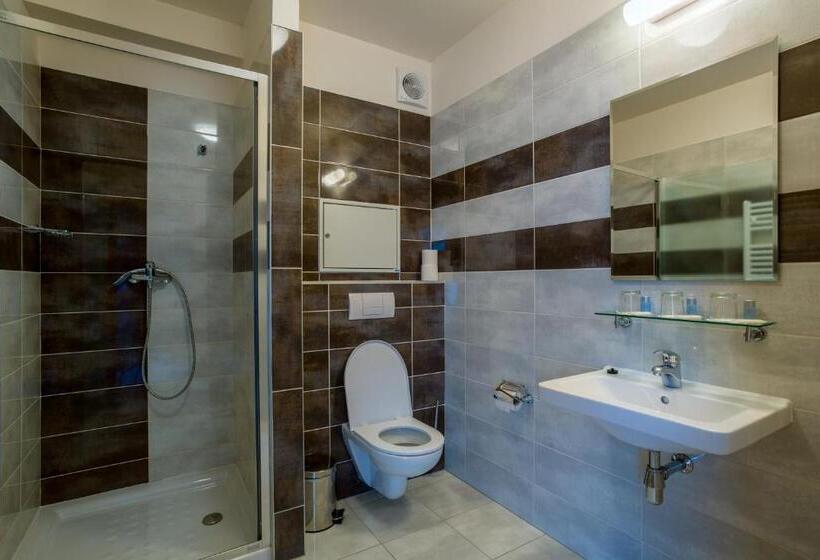 Номер Стандарт Трехместный, Garni Hotel Třeboň