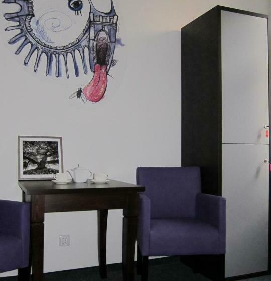 اتاق استاندارد سه نفره, Hostel Wratislavia