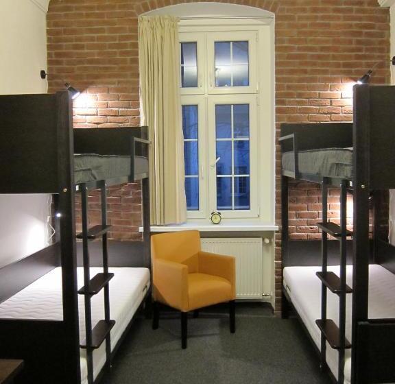 اتاق استاندارد چهار تخته, Hostel Wratislavia