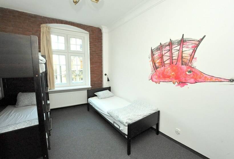 اتاق استاندارد سه نفره, Hostel Wratislavia
