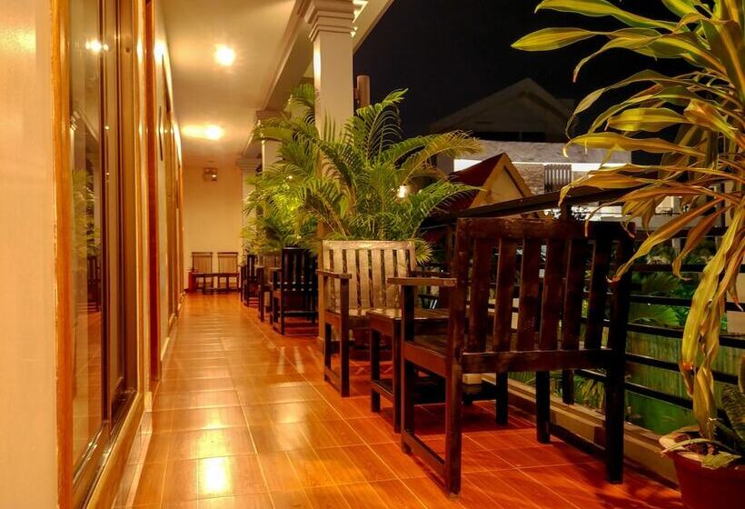 اتاق لوکس با چشم‌انداز استخر, Asanak D Angkor Boutique