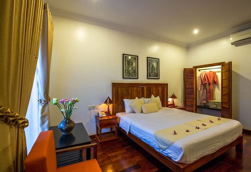 اتاق لوکس با چشم‌انداز استخر, Asanak D Angkor Boutique