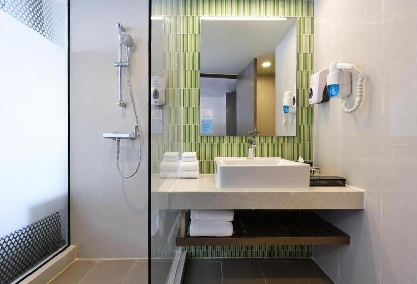 Номер Superior Кровать Куин, Holiday Inn Express Bangkok Sukhumvit 11, An Ihg