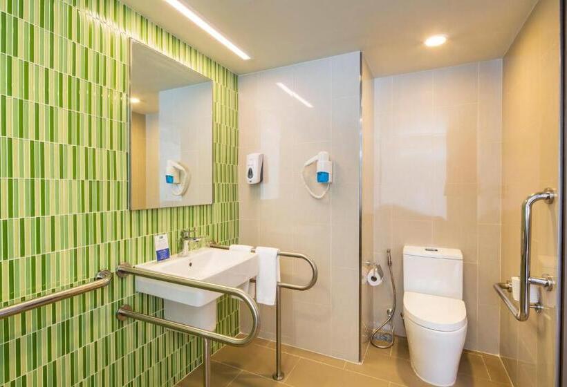 Номер Стандарт Адаптированный для Инвалидов, Holiday Inn Express Bangkok Sukhumvit 11, An Ihg
