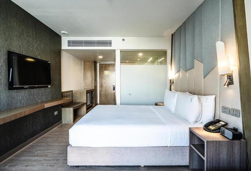 Номер Superior Кровать Куин, Holiday Inn Express Bangkok Sukhumvit 11, An Ihg