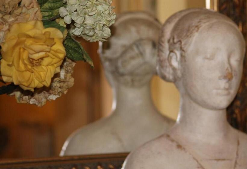 Classic room with balcony, Villa Maremonti